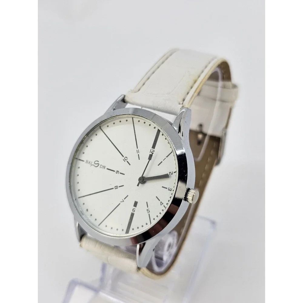 Unisex‎ Analog Watch 40MM White Dial White Faux Leather Bands New Battery